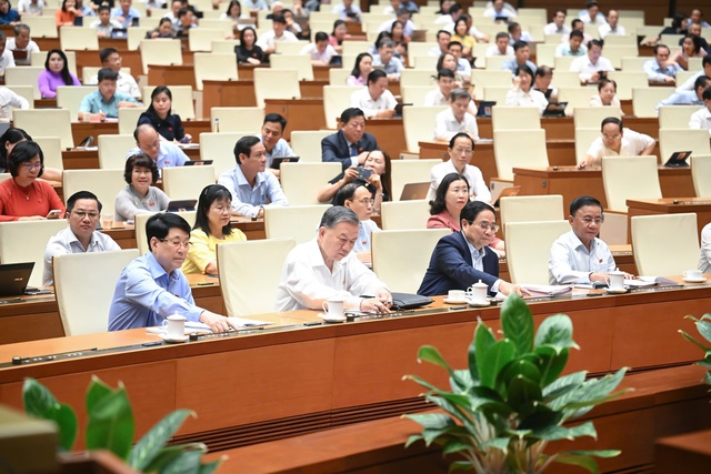 Quốc hội thông qua Nghị quyết sửa đổi, bổ sung một số điều của Hiến pháp năm 2013- Ảnh 9. Quốc hội thông qua Nghị quyết sửa đổi, bổ sung một số điều của Hiến pháp năm 2013- Ảnh 9.