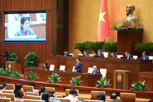 Bộ trưởng Nguyễn Văn Thắng trả lời chất vấn về bỏ thuế khoán; giải pháp phát triển doanh nghiệp- Ảnh 10. Bộ trưởng Nguyễn Văn Thắng trả lời chất vấn về bỏ thuế khoán; giải pháp phát triển doanh nghiệp- Ảnh 10.