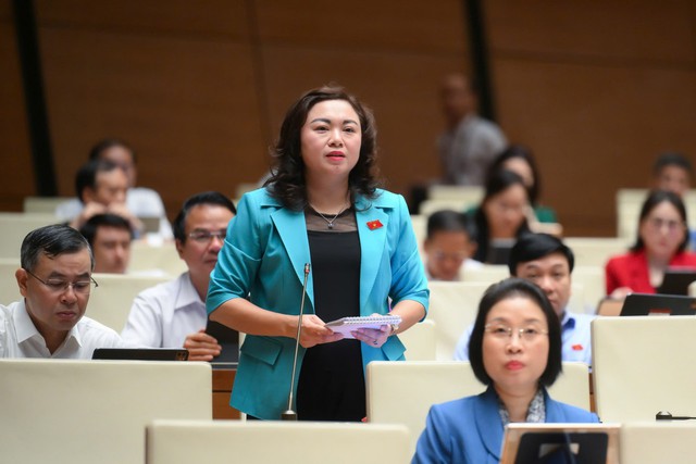 Bộ trưởng Nguyễn Văn Thắng trả lời chất vấn về bỏ thuế khoán; giải pháp phát triển doanh nghiệp- Ảnh 4. Bộ trưởng Nguyễn Văn Thắng trả lời chất vấn về bỏ thuế khoán; giải pháp phát triển doanh nghiệp- Ảnh 4.
