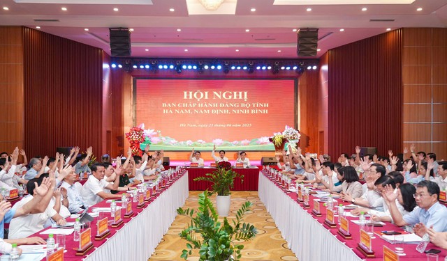Thông qua tổ chức bộ máy thực hiện hợp nhất, sáp nhập 3 tỉnh- Ảnh 1. Thông qua tổ chức bộ máy thực hiện hợp nhất, sáp nhập 3 tỉnh- Ảnh 1.