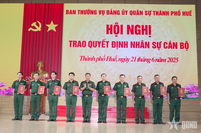 Giải thể Ban Chỉ huy Quân sự quận, huyện, thị xã; thành lập Ban Chỉ huy phòng thủ khu vực- Ảnh 1. Giải thể Ban Chỉ huy Quân sự quận, huyện, thị xã; thành lập Ban Chỉ huy phòng thủ khu vực- Ảnh 1.