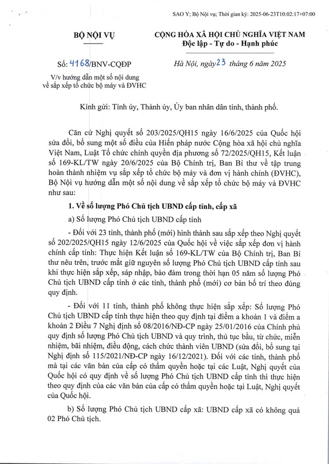Công văn 4168/BNV-CQĐ: Hướng dẫn nhân sự UBND cấp tỉnh, cấp xã; Quy chế làm việc mẫu của UBND cấp xã (mới)...- Ảnh 2.