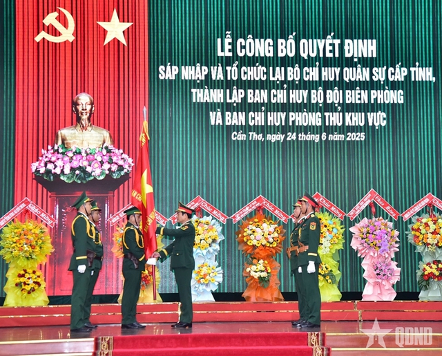 Công bố quyết định đối với các đơn vị thuộc Quân khu 9- Ảnh 2. Công bố quyết định đối với các đơn vị thuộc Quân khu 9- Ảnh 2.
