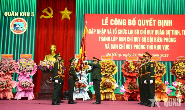 Công bố các quyết định về tổ chức quân sự địa phương tại Quân khu 5- Ảnh 1. Công bố các quyết định về tổ chức quân sự địa phương tại Quân khu 5- Ảnh 1.