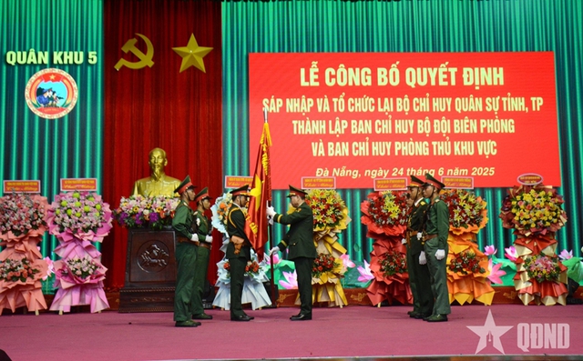 Công bố các quyết định về tổ chức quân sự địa phương tại Quân khu 5- Ảnh 3. Công bố các quyết định về tổ chức quân sự địa phương tại Quân khu 5- Ảnh 3.