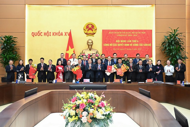 Công bố quyết định, nghị quyết của Bộ Chính trị, Ban Bí thư, UBTV Quốc hội về công tác nhân sự- Ảnh 6. Công bố quyết định, nghị quyết của Bộ Chính trị, Ban Bí thư, UBTV Quốc hội về công tác nhân sự- Ảnh 6.