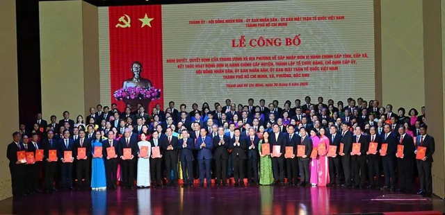 Danh sách Bí thư 168 phường, xã, đặc khu của thành phố Hồ Chí Minh- Ảnh 1. Danh sách Bí thư 168 phường, xã, đặc khu của thành phố Hồ Chí Minh- Ảnh 1.