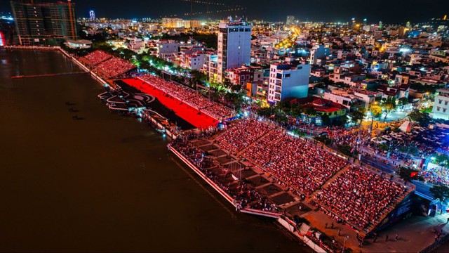 Chung kết DIFF 2025 - ĐÓN KỶ NGUYÊN MỚI: 'Dấu son' hoàn hảo, khép lại mùa pháo hoa dài nhất trong lịch sử lễ hội- Ảnh 7. Chung kết DIFF 2025 - ĐÓN KỶ NGUYÊN MỚI: 'Dấu son' hoàn hảo, khép lại mùa pháo hoa dài nhất trong lịch sử lễ hội- Ảnh 7.