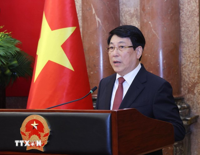 Chủ tịch nước trao quyết định thăng quân hàm, cấp bậc hàm Đại tướng, Thượng tướng cho 7 đồng chí sĩ quan Quân đội nhân dân và Công an nhân dân- Ảnh 5. Chủ tịch nước trao quyết định thăng quân hàm, cấp bậc hàm Đại tướng, Thượng tướng cho 7 đồng chí sĩ quan Quân đội nhân dân và Công an nhân dân- Ảnh 5.