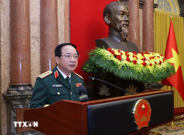 Chủ tịch nước trao quyết định thăng quân hàm, cấp bậc hàm Đại tướng, Thượng tướng cho 7 đồng chí sĩ quan Quân đội nhân dân và Công an nhân dân- Ảnh 7. Chủ tịch nước trao quyết định thăng quân hàm, cấp bậc hàm Đại tướng, Thượng tướng cho 7 đồng chí sĩ quan Quân đội nhân dân và Công an nhân dân- Ảnh 7.