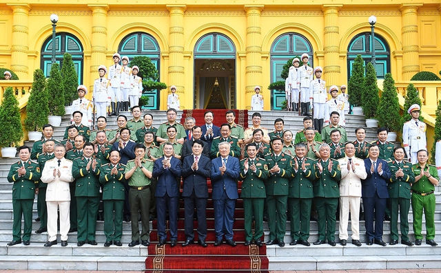 Chủ tịch nước trao quyết định thăng quân hàm, cấp bậc hàm Đại tướng, Thượng tướng cho 7 đồng chí sĩ quan Quân đội nhân dân và Công an nhân dân- Ảnh 6.
