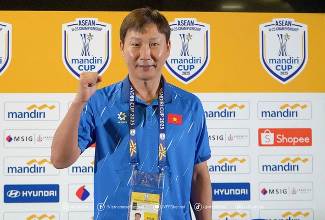 THỦ TƯỚNG CHÚC MỪNG ĐỘI TUYỂN U23 VIỆT NAM LẦN THỨ 3 LIÊN TIẾP VÔ ĐỊCH U23 ĐÔNG NAM Á- Ảnh 12. THỦ TƯỚNG CHÚC MỪNG ĐỘI TUYỂN U23 VIỆT NAM LẦN THỨ 3 LIÊN TIẾP VÔ ĐỊCH U23 ĐÔNG NAM Á- Ảnh 12.