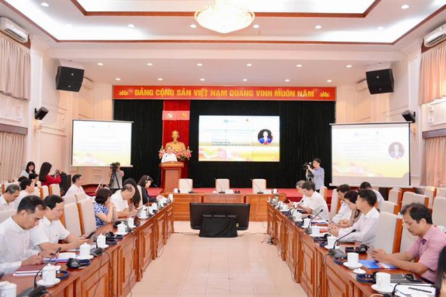 Nghiên cứu, ban hành 3 nghị định và 10 thông tư để hướng dẫn thi hành Luật Nhà giáo- Ảnh 2.