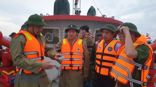 CẬP NHẬT: KHẨN CẤP CỨU NẠN, CỨU HỘ vụ ĐẮM TÀU DU LỊCH TRÊN VỊNH HẠ LONG- Ảnh 36. CẬP NHẬT: KHẨN CẤP CỨU NẠN, CỨU HỘ vụ ĐẮM TÀU DU LỊCH TRÊN VỊNH HẠ LONG- Ảnh 36.