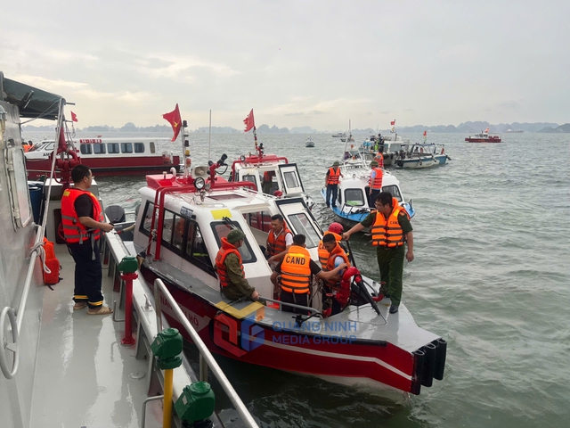 CẬP NHẬT: KHẨN CẤP CỨU NẠN, CỨU HỘ vụ ĐẮM TÀU DU LỊCH TRÊN VỊNH HẠ LONG- Ảnh 58. CẬP NHẬT: KHẨN CẤP CỨU NẠN, CỨU HỘ vụ ĐẮM TÀU DU LỊCH TRÊN VỊNH HẠ LONG- Ảnh 58.