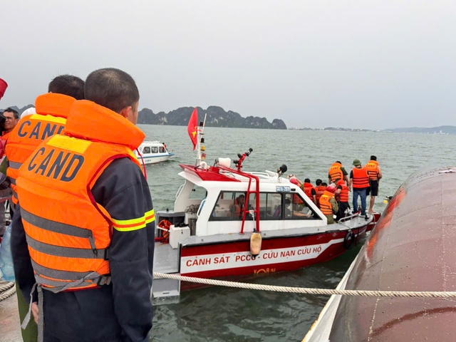 CẬP NHẬT: KHẨN CẤP CỨU NẠN, CỨU HỘ vụ ĐẮM TÀU DU LỊCH TRÊN VỊNH HẠ LONG- Ảnh 51. CẬP NHẬT: KHẨN CẤP CỨU NẠN, CỨU HỘ vụ ĐẮM TÀU DU LỊCH TRÊN VỊNH HẠ LONG- Ảnh 51.