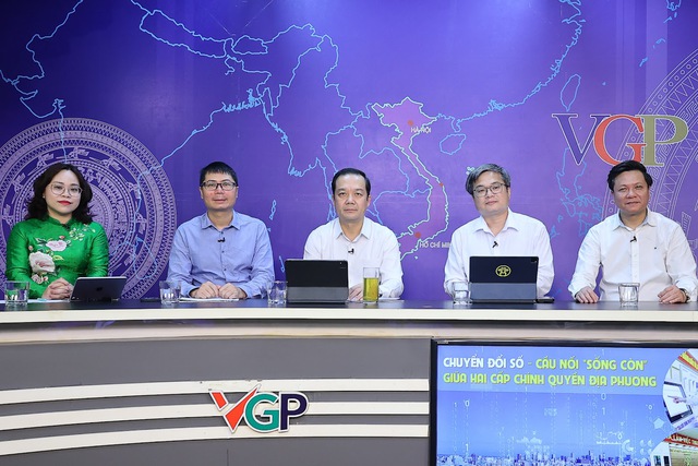 TỌA ĐÀM: CHUYỂN ĐỔI SỐ - CẦU NỐI 'SỐNG CÒN' GIỮA 2 CẤP CHÍNH QUYỀN ĐỊA PHƯƠNG- Ảnh 2.