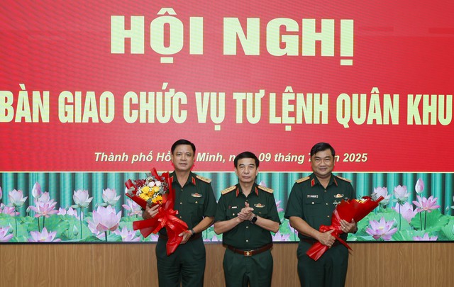 Bổ nhiệm tân Thứ trưởng Bộ Quốc phòng, Tư lệnh Quân khu 7- Ảnh 2. Bổ nhiệm tân Thứ trưởng Bộ Quốc phòng, Tư lệnh Quân khu 7- Ảnh 2.