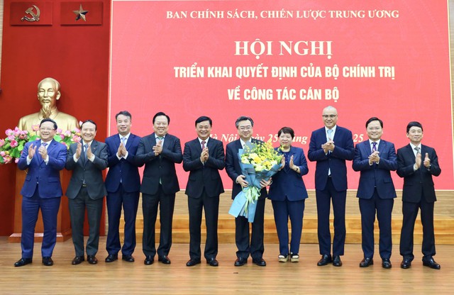 Bộ Chính trị bổ nhiệm đồng chí Nguyễn Thanh Nghị giữ chức Trưởng Ban Chính sách, chiến lược Trung ương- Ảnh 6. Bộ Chính trị bổ nhiệm đồng chí Nguyễn Thanh Nghị giữ chức Trưởng Ban Chính sách, chiến lược Trung ương- Ảnh 6.