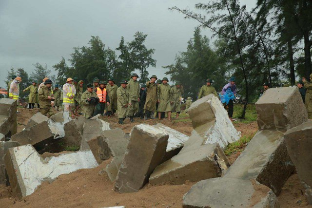 CẤP BÁCH ứng phó BÃO SỐ 5 (Kajiki): KHẨN TRƯƠNG DI DÂN, CẤM RA ĐƯỜNG từ 11-18h...- Ảnh 14.