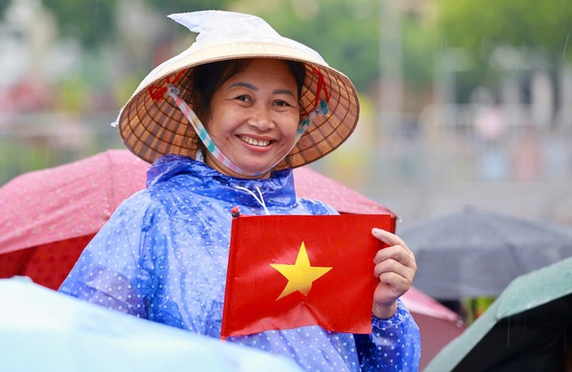 SƠ DUYỆT DIỄU BINH, DIỄU HÀNH A80: Đội mưa, háo hức chờ đón những bước chân oai hùng- Ảnh 9.