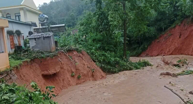 Thủ tướng chỉ đạo khẩn trương khắc phục hậu quả bão số 5 và mưa lũ sau bão; không để người dân đói, rét, khát, không có chỗ ở, thiếu quần áo- Ảnh 1. Thủ tướng chỉ đạo khẩn trương khắc phục hậu quả bão số 5 và mưa lũ sau bão; không để người dân đói, rét, khát, không có chỗ ở, thiếu quần áo- Ảnh 1.