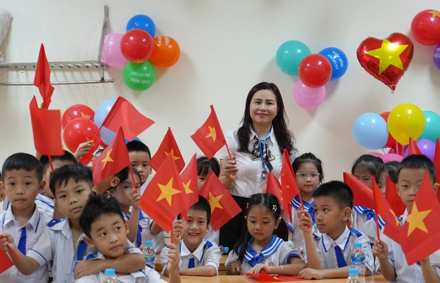 Giao Sở GDĐT tuyển dụng, điều động giáo viên; nghiên cứu ủy quyền quản lý nhân sự giáo dục cho cấp xã- Ảnh 1. Giao Sở GDĐT tuyển dụng, điều động giáo viên; nghiên cứu ủy quyền quản lý nhân sự giáo dục cho cấp xã- Ảnh 1.