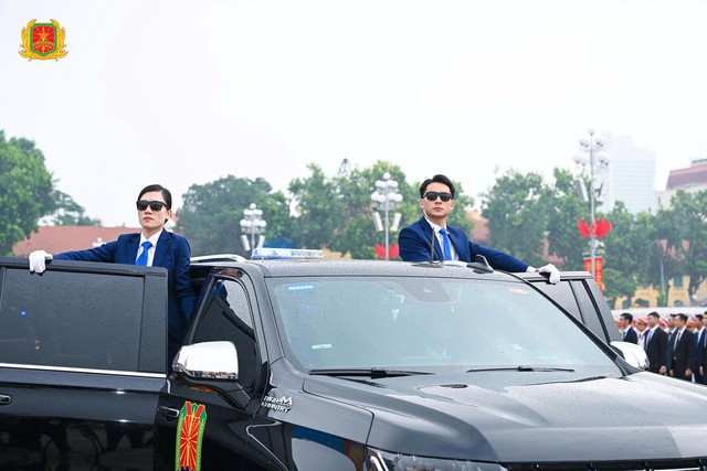Đội hình xe bảo vệ nguyên thủ tại Lễ diễu binh, diễu hành A80- Ảnh 1. Đội hình xe bảo vệ nguyên thủ tại Lễ diễu binh, diễu hành A80- Ảnh 1.