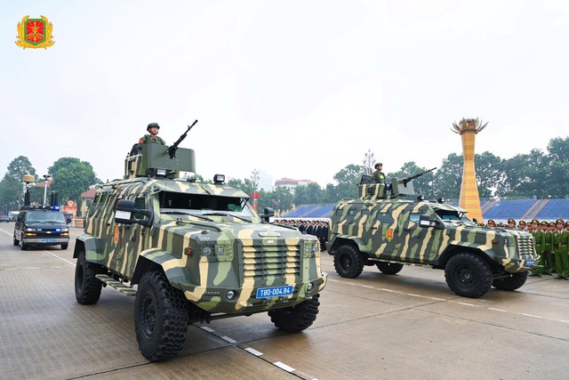 Đội hình xe bảo vệ nguyên thủ tại Lễ diễu binh, diễu hành A80- Ảnh 3. Đội hình xe bảo vệ nguyên thủ tại Lễ diễu binh, diễu hành A80- Ảnh 3.