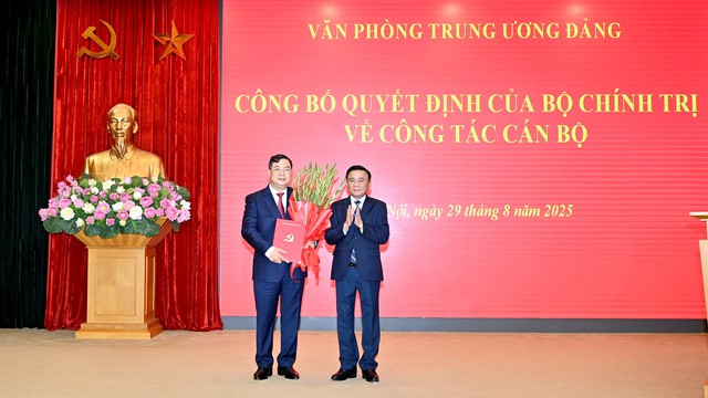 Bộ Chính trị bổ nhiệm đồng chí Phạm Gia Túc giữ chức Chánh Văn phòng Trung ương Đảng- Ảnh 1. Bộ Chính trị bổ nhiệm đồng chí Phạm Gia Túc giữ chức Chánh Văn phòng Trung ương Đảng- Ảnh 1.