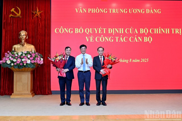 Bộ Chính trị bổ nhiệm đồng chí Phạm Gia Túc giữ chức Chánh Văn phòng Trung ương Đảng- Ảnh 5. Bộ Chính trị bổ nhiệm đồng chí Phạm Gia Túc giữ chức Chánh Văn phòng Trung ương Đảng- Ảnh 5.