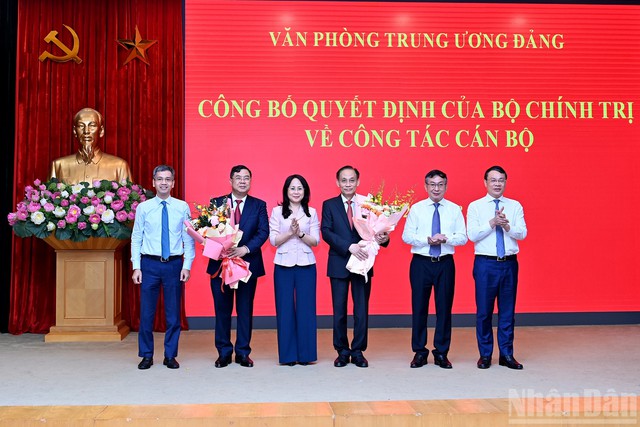 Bộ Chính trị bổ nhiệm đồng chí Phạm Gia Túc giữ chức Chánh Văn phòng Trung ương Đảng- Ảnh 6. Bộ Chính trị bổ nhiệm đồng chí Phạm Gia Túc giữ chức Chánh Văn phòng Trung ương Đảng- Ảnh 6.