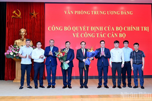 Bộ Chính trị bổ nhiệm đồng chí Phạm Gia Túc giữ chức Chánh Văn phòng Trung ương Đảng- Ảnh 7. Bộ Chính trị bổ nhiệm đồng chí Phạm Gia Túc giữ chức Chánh Văn phòng Trung ương Đảng- Ảnh 7.