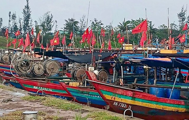 Khẩn trương sơ tán 15706 người dân; dừng các cuộc họp chưa cần thiết, huy động cả hệ thống chính trị ứng phó BÃO SỐ 10 và MƯA LŨ- Ảnh 2.