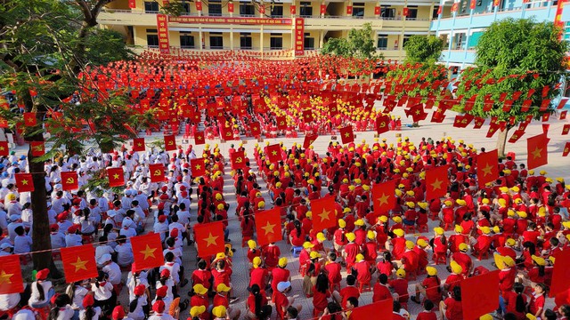 TOÀN CẢNH: LỄ KHAI GIẢNG ĐẶC BIỆT và Kỷ niệm 80 năm thành lập Bộ Quốc gia Giáo dục- Ảnh 29.
