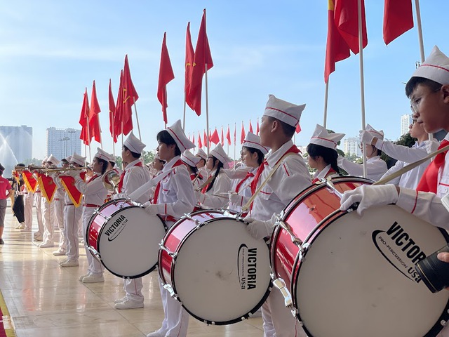 TOÀN CẢNH: LỄ KHAI GIẢNG ĐẶC BIỆT và Kỷ niệm 80 năm thành lập Bộ Quốc gia Giáo dục- Ảnh 8.