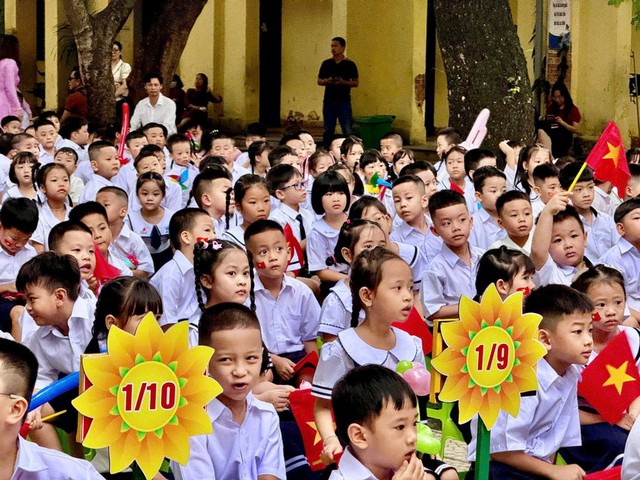 TOÀN CẢNH: LỄ KHAI GIẢNG ĐẶC BIỆT và Kỷ niệm 80 năm thành lập Bộ Quốc gia Giáo dục- Ảnh 43.