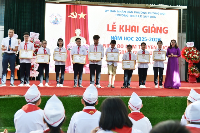 TƯNG BỪNG LỄ KHAI GIẢNG NĂM HỌC MỚI 2025 - 2026 TRÊN CẢ NƯỚC- Ảnh 7. TƯNG BỪNG LỄ KHAI GIẢNG NĂM HỌC MỚI 2025 - 2026 TRÊN CẢ NƯỚC- Ảnh 7.