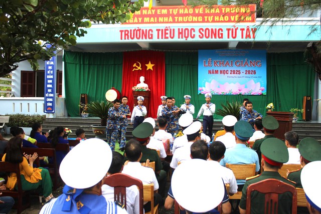 TOÀN CẢNH: LỄ KHAI GIẢNG ĐẶC BIỆT và Kỷ niệm 80 năm thành lập Bộ Quốc gia Giáo dục- Ảnh 25.