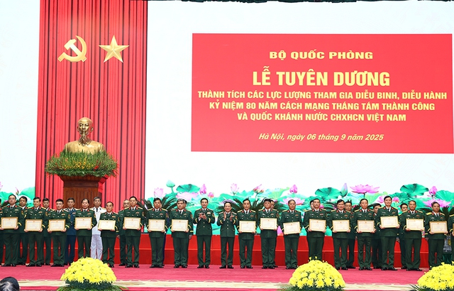 Tuyên dương thành tích các lực lượng tham gia diễu binh, diễu hành A80- Ảnh 3. Tuyên dương thành tích các lực lượng tham gia diễu binh, diễu hành A80- Ảnh 3.
