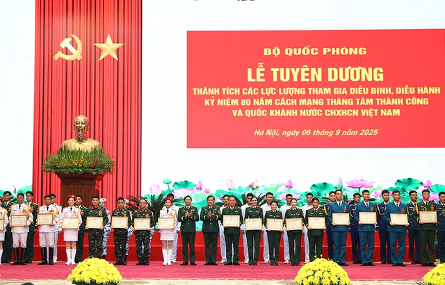 Tuyên dương thành tích các lực lượng tham gia diễu binh, diễu hành A80- Ảnh 6. Tuyên dương thành tích các lực lượng tham gia diễu binh, diễu hành A80- Ảnh 6.