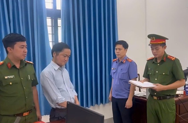 Khởi tố, bắt tạm giam công chức xã; giám đốc, phó giám đốc doanh nghiệp bất động sản- Ảnh 1.