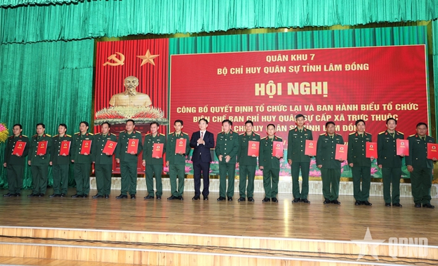 Sắp xếp Ban Chỉ huy quân sự: Bổ nhiệm 124 Chỉ huy trưởng; điều động 500 sĩ quan, quân nhân về cấp xã- Ảnh 2.
