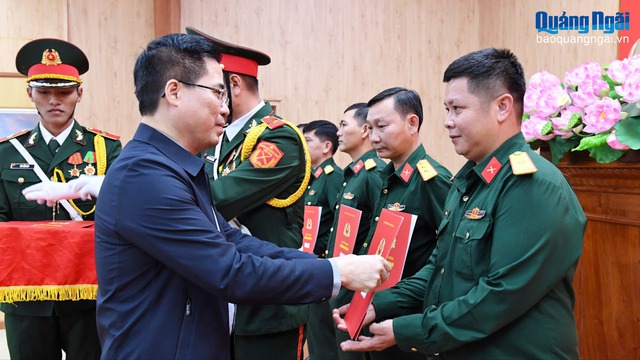 Sắp xếp Ban Chỉ huy quân sự xã, phường: Bổ nhiệm 96 Chỉ huy trưởng; chỉ định tham gia BTV Đảng ủy - Ảnh 2.