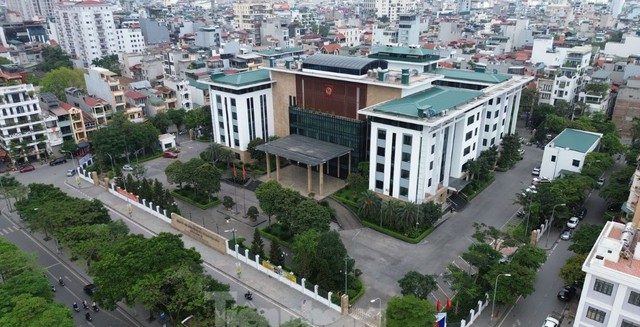 Tiếp tục sắp xếp tổ chức bộ máy bảo đảm tinh, gọn mạnh; có chính sách đột phá xây dựng đội ngũ cán bộ, công chức- Ảnh 1.