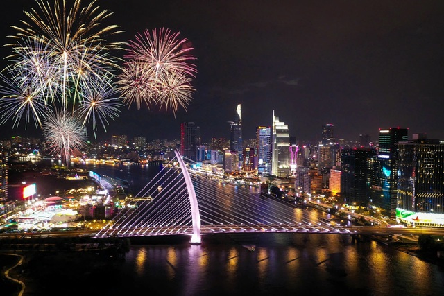 Các điểm BẮN PHÁO HOA, vui chơi đón Tết Nguyên đán Bính Ngọ 2026 tại TPHCM- Ảnh 2. Các điểm BẮN PHÁO HOA, vui chơi đón Tết Nguyên đán Bính Ngọ 2026 tại TPHCM- Ảnh 2.