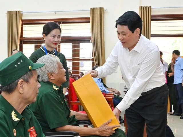 Chủ tịch nước tặng quà người có công dịp Tết Nguyên đán Bính Ngọ 2026- Ảnh 1.