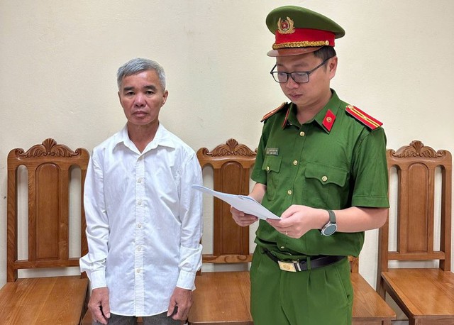 Khởi tố Nguyên Chủ tịch UBND và công chức địa chính xã- Ảnh 1.