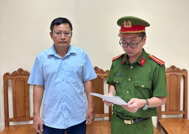 Khởi tố Nguyên Chủ tịch UBND và công chức địa chính xã- Ảnh 2.