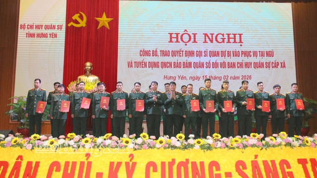 Tuyển dụng, xếp lương, phong quân hàm 141 quân nhân chuyên nghiệp; gọi 57 sĩ quan dự bị vào phục vụ tại ngũ- Ảnh 2.